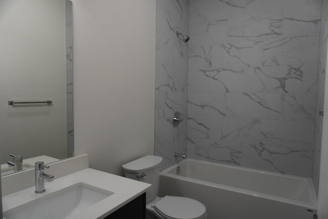 Building Photo - 300 Wilbrod