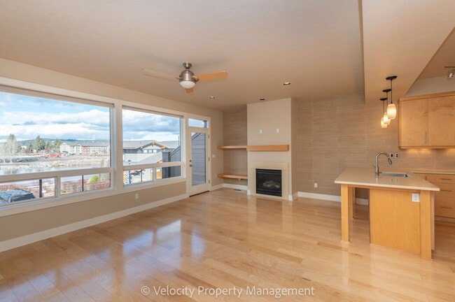 Building Photo - Immaculate Home in The Old Mill - Across f...