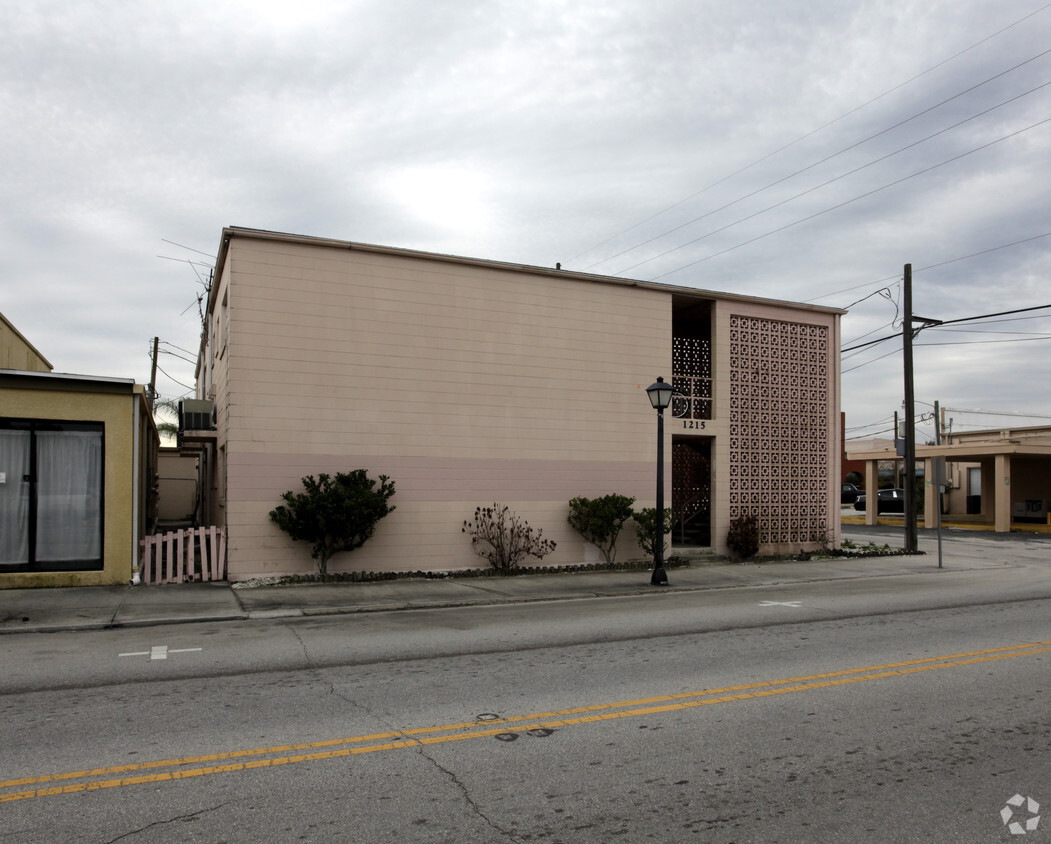 Building Photo - 1215 10th St