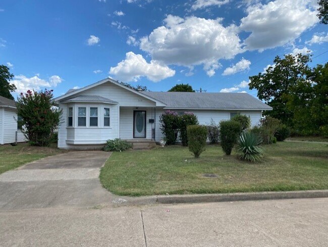 Foto del edificio - 3 Bed, 2 Bath Corner Lot in Tulsa!