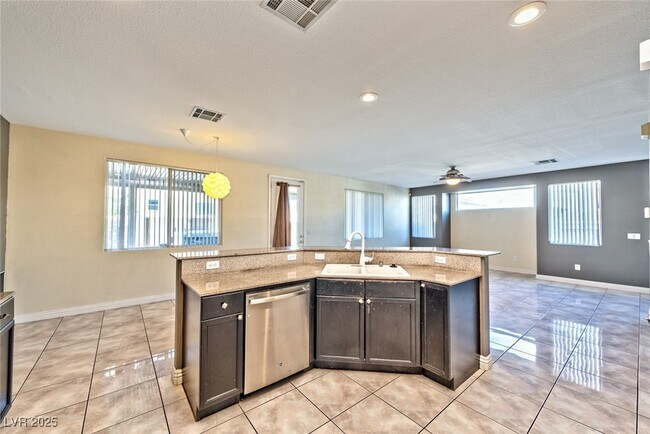Foto del edificio - 9304 Perennial Ave