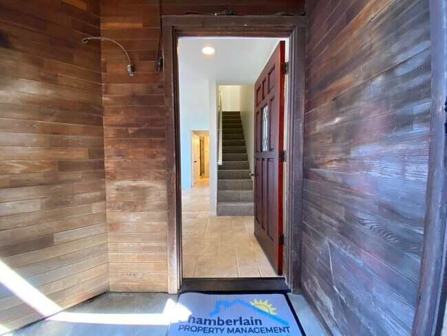 Building Photo - Manchester Duplex