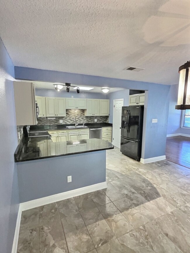 Foto del edificio - Spacious 4 bedroom home in Ocean Springs!