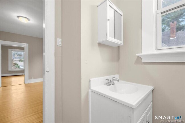 Foto del edificio - 49 Atwater Ave