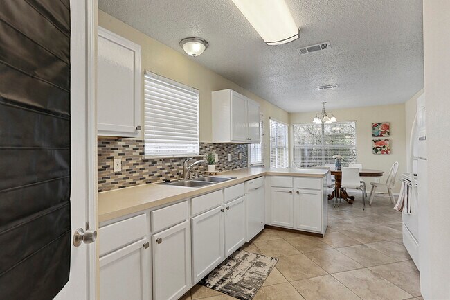 Building Photo - 8101 Gardengate Ct
