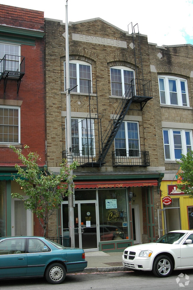Building Photo - 202-206 Main St