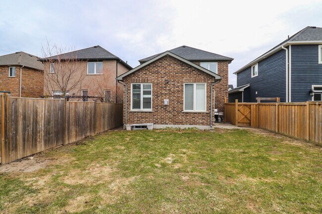Building Photo - 75 Garbutt Cres