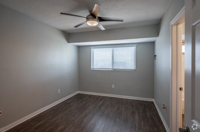 1BR, 1BA - 516SF - California Palms Apartments