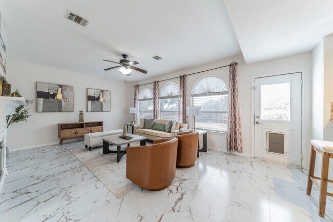Foto del edificio - 4817 Carolwood Dr