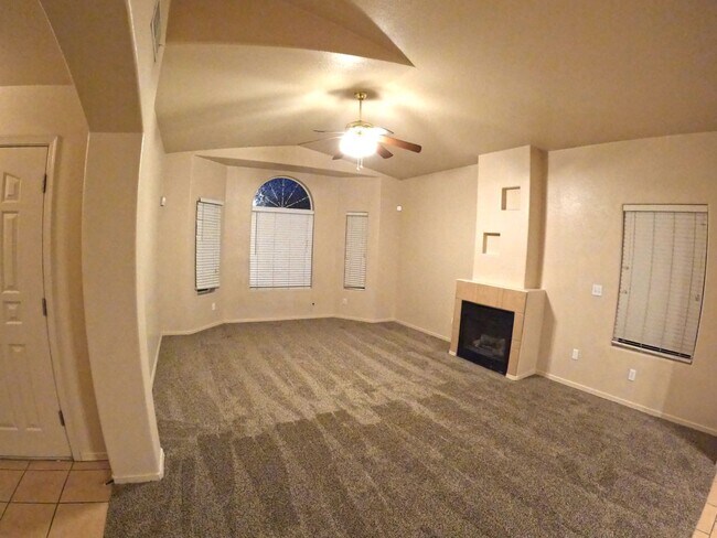 Foto del edificio - 4550 Hillsboro Loop