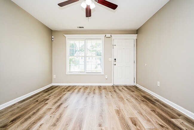 Building Photo - 5792 Castlebrook Dr