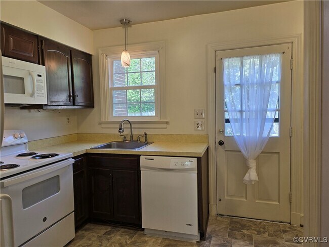 Building Photo - 3812 Hermitage Rd