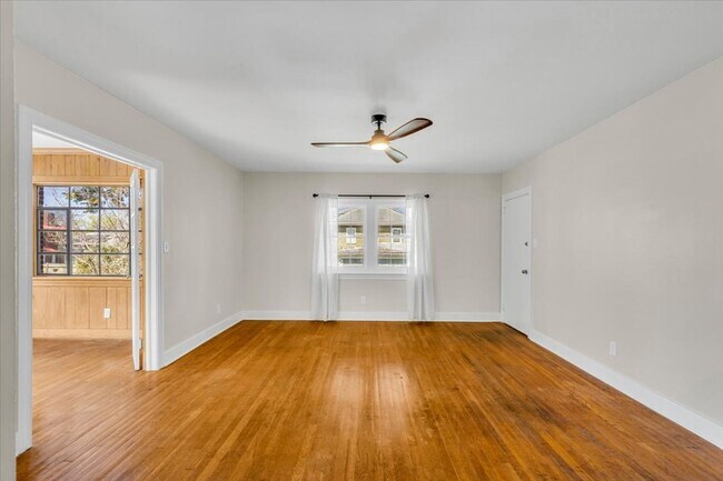 Foto del edificio - 2 bedroom off of Historic Victory Drive and minutes from Daffin Park
