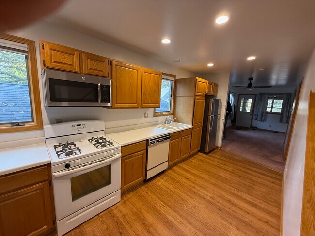 Foto del edificio - 709 Manor Dr