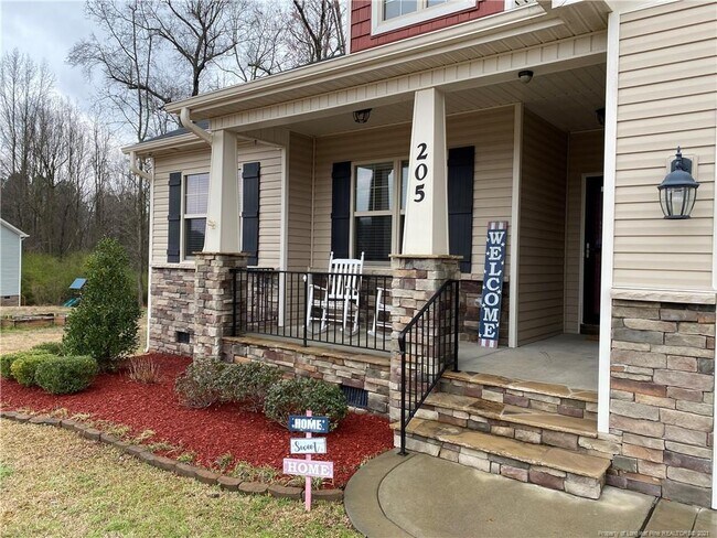 Foto del edificio - 205 Fairfax Dr