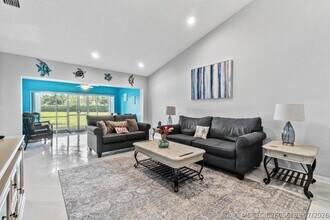 Building Photo - 7916 Coral Pointe Dr