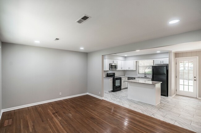 Building Photo - Remodeled Ranch In Hendersonville - Fenced...