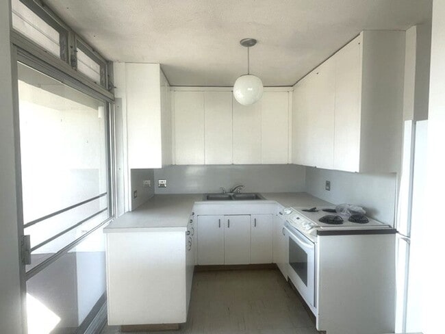 Photo - Queen Emma Gardens- King Tower Apt. # 1547