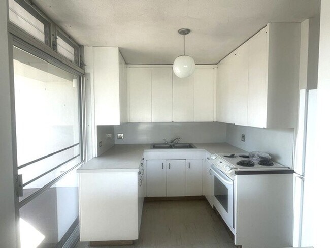 Foto del edificio - Queen Emma Gardens- King Tower Apt. # 1547