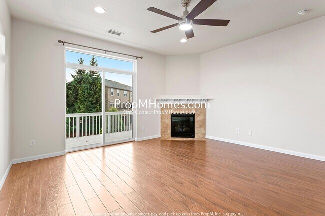 Foto del edificio - 2-Bedroom Townhome in the Progress Ridge Area – Sleek Finishes, Private Balcony, and Garage!
