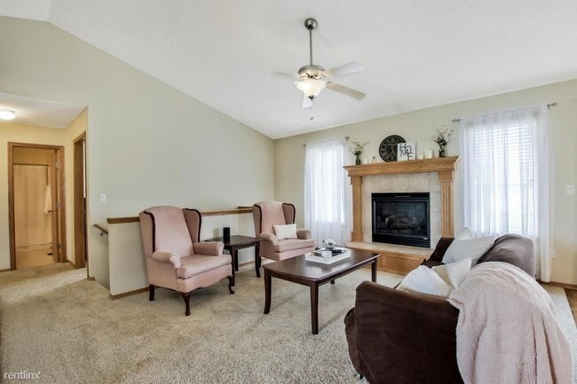 Building Photo - 4 br, 3 bath House - 12110 E Ayesbury St F...