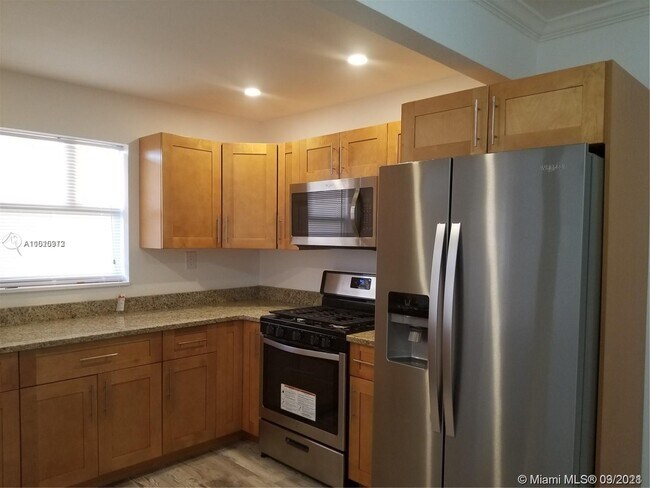 Foto del edificio - 1265 W 24th St