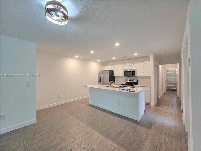 Foto del edificio - 6001 Woods Edge Cir