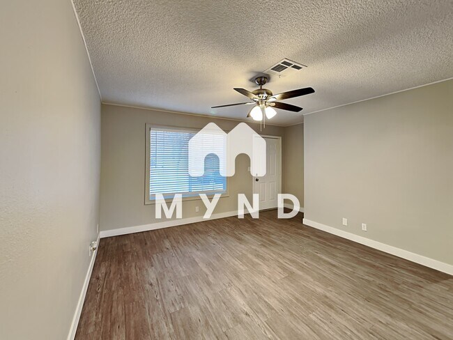 Building Photo - 428 Longtree Ave