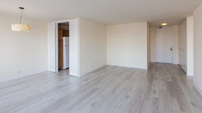Building Photo - 655 W Irving Park Rd