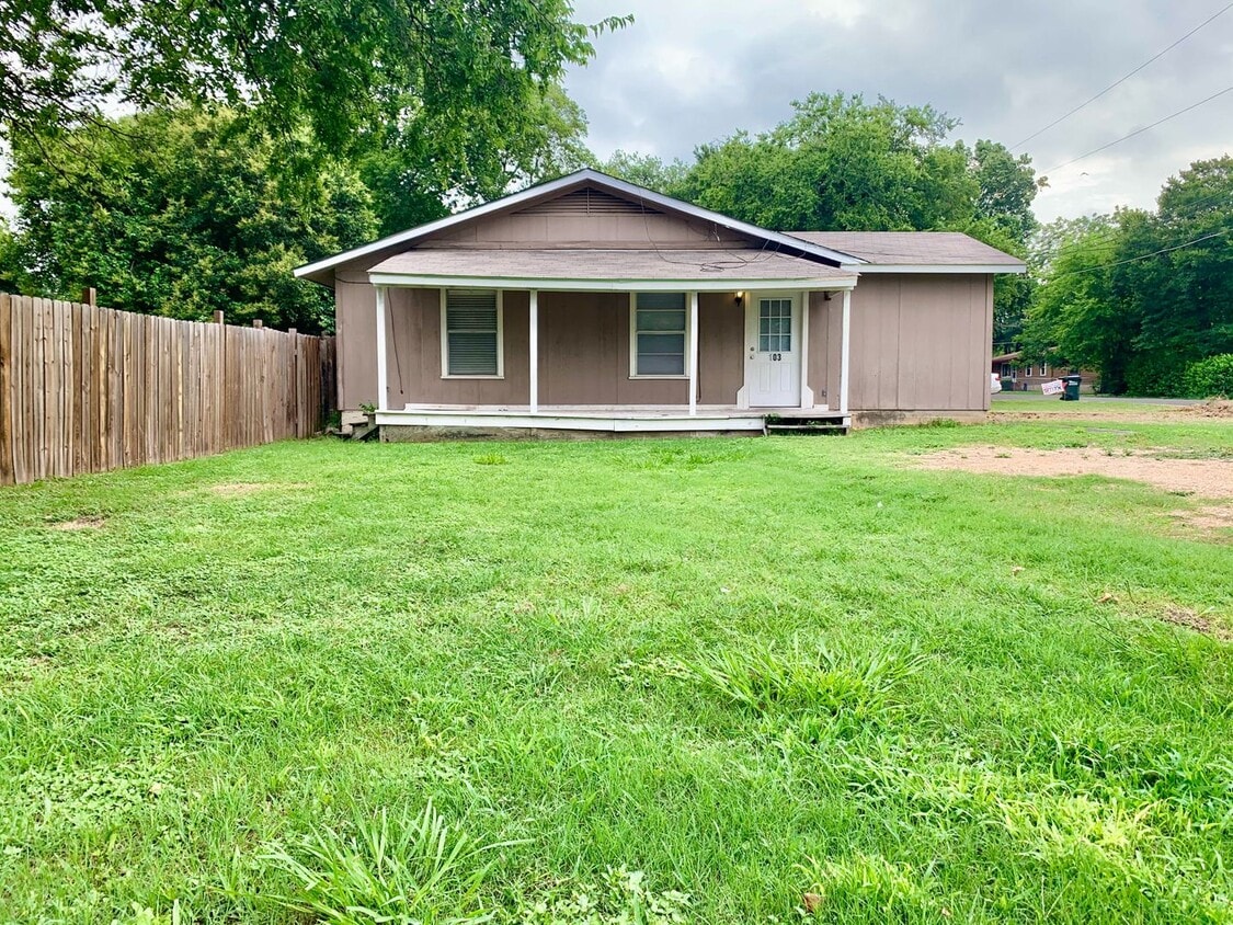 101/103 Lockhart St. Apartment for Rent in San Marcos, TX