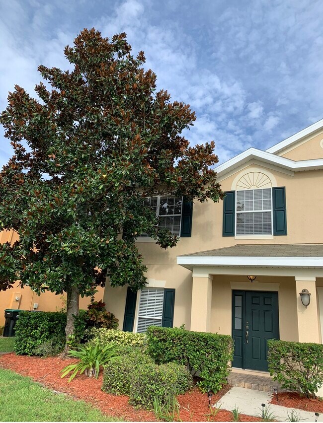 Foto del edificio - 10748 Cypress Trail Dr