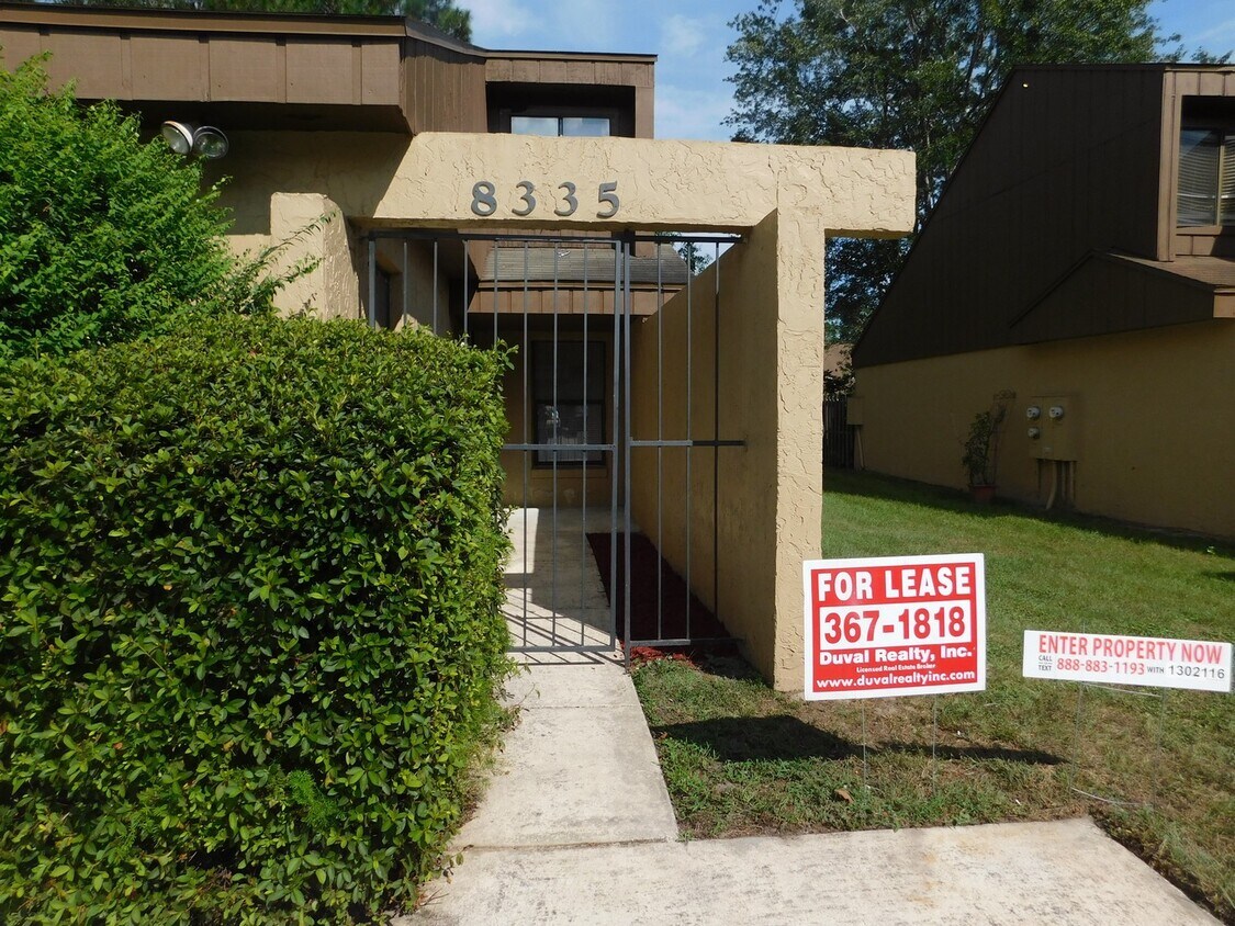 Primary Photo - 2 bedroom townhome near NAS Jax