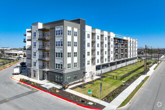 Building Photo - Park South