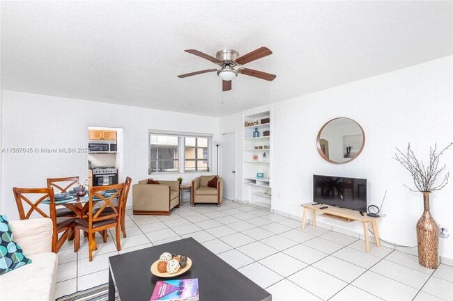 Building Photo - 1982 Marseille Dr