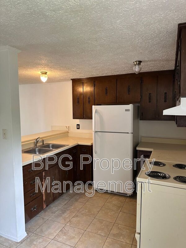 Building Photo - 123 Circle Dr