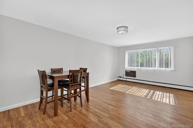 Foto del edificio - 810 Blooming Grove Turnpike