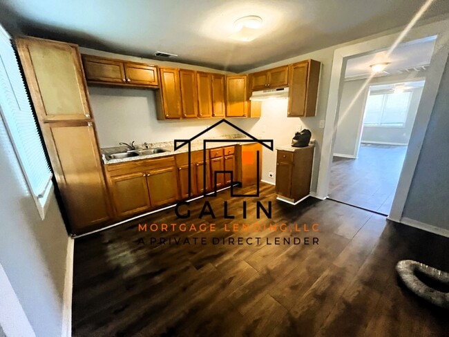 Building Photo - 1330 Golden St
