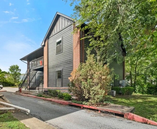 Building Photo - 1137 N Leverett Ave