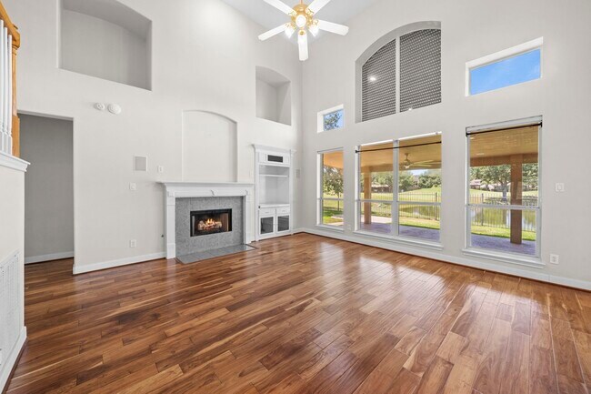 Building Photo - 1215 Pelican Hill Dr