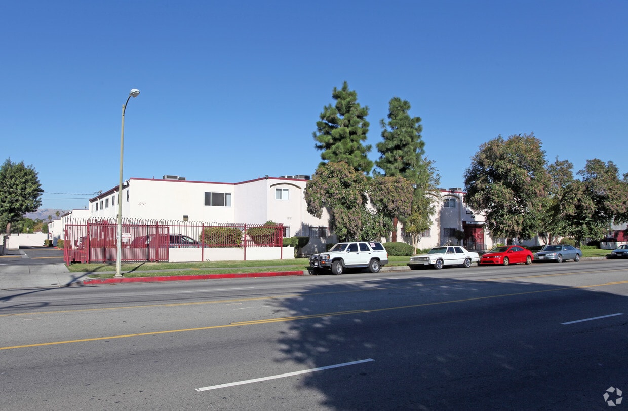 Primary Photo - Casa De Canoga Apartments