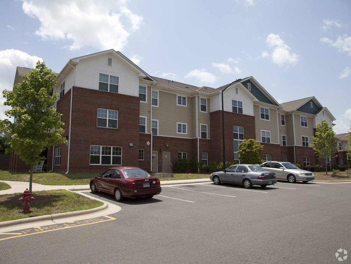 Building Photo - Maplewood Square