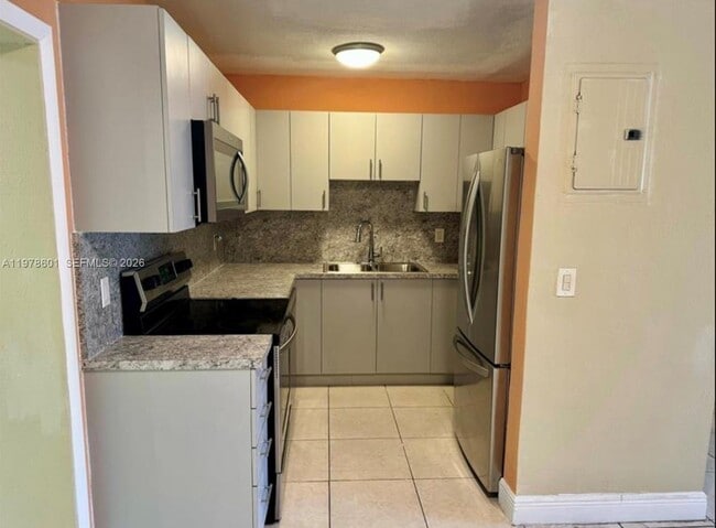 Foto del edificio - 6471 SW 27th St