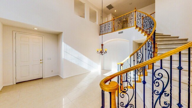 Building Photo - Beautiful 4 bedroom 3 full bath home with ...