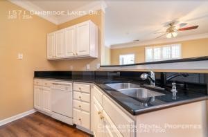 Foto del edificio - 1571 Cambridge Lakes Dr