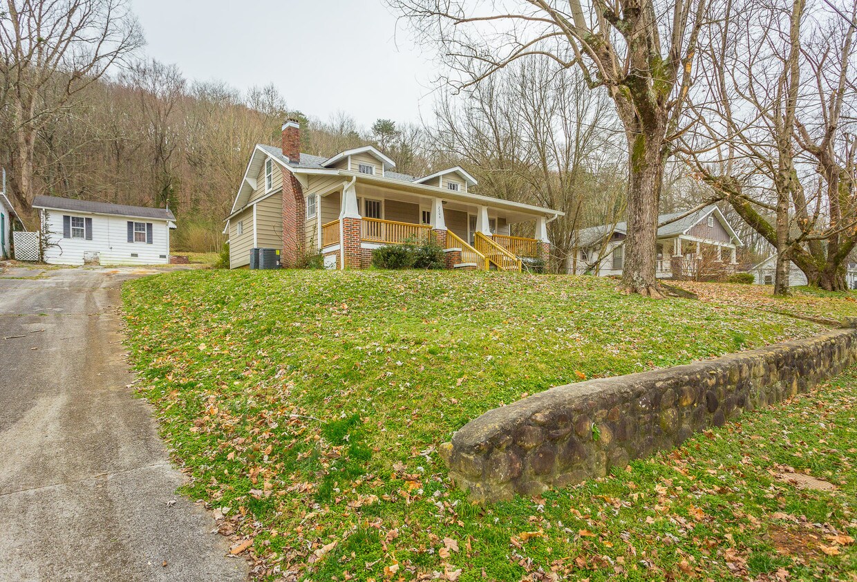 Primary Photo - 2206 James Ave