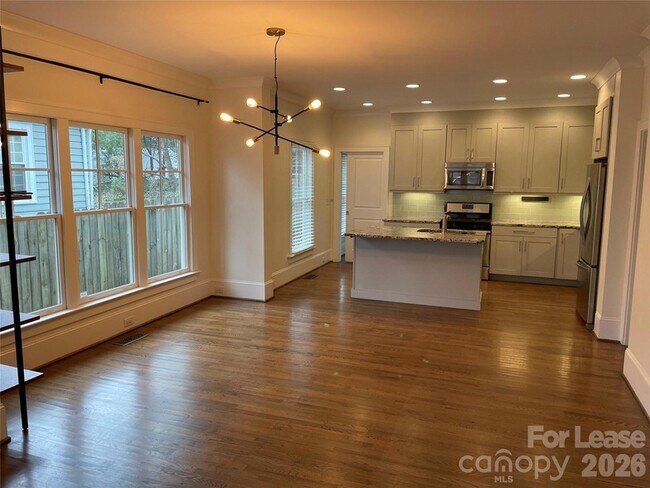 Foto del edificio - 2321 Barry St