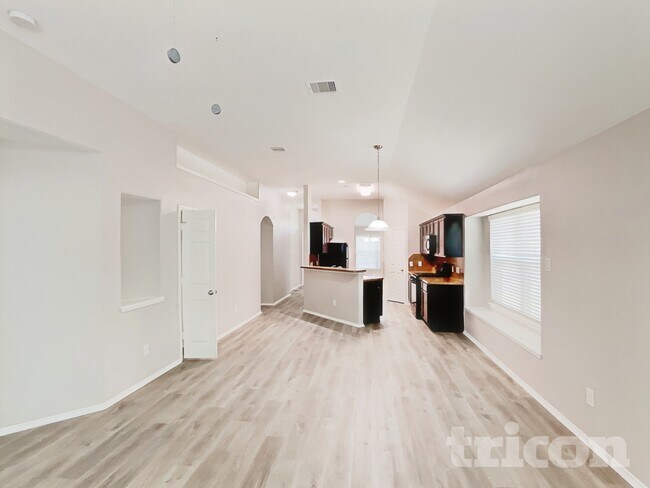 Foto del edificio - 15018 Mause Creek Dr