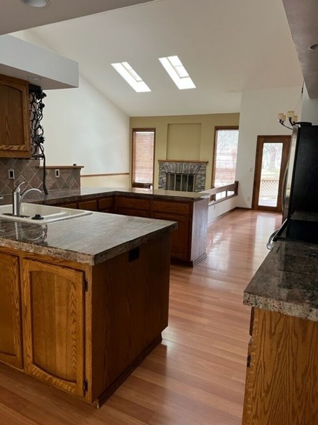 Building Photo - Large 3 Bed/2 Bath Home in the Mountain Hi...