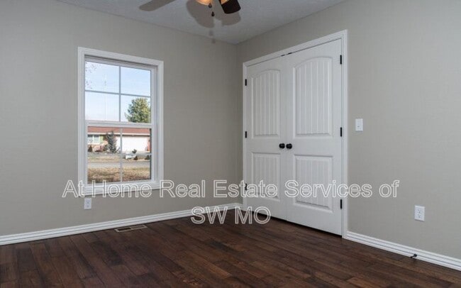 Building Photo - 1380 E Deerfield St