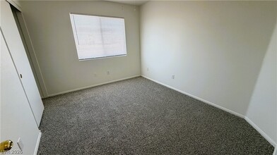 Building Photo - 2424 Predera Ave